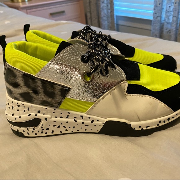 Neon and animal print trendy sneakers. Hidden wedge platform. - Picture 3 of 3